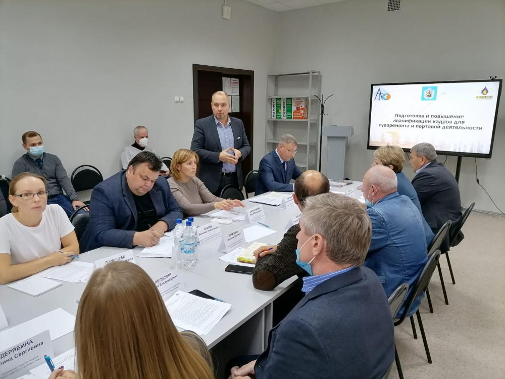 Портовые кадры: в Архангельске состоялся круглый стол по подготовке персонала